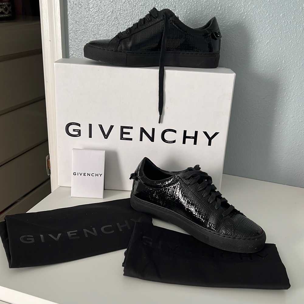 Givenchy sneakers size 35